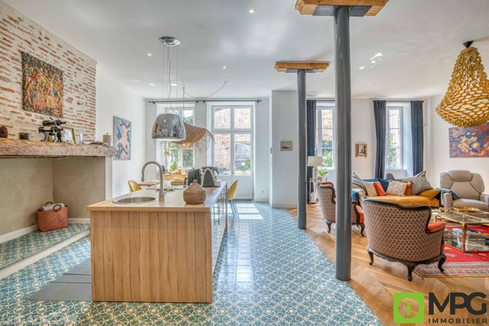 Image No.8-5 Bed House for sale