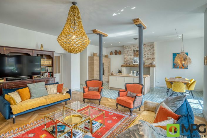 Image No.9-5 Bed House for sale