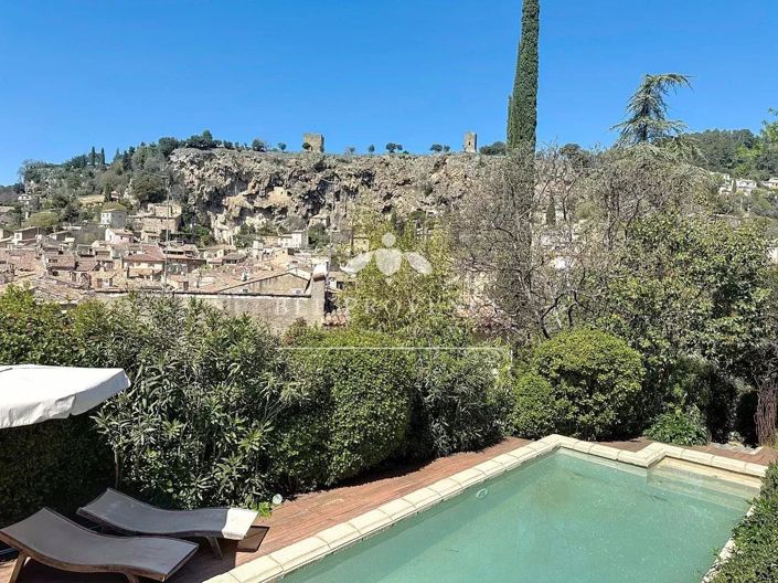 Image No.1-4 Bed House for sale