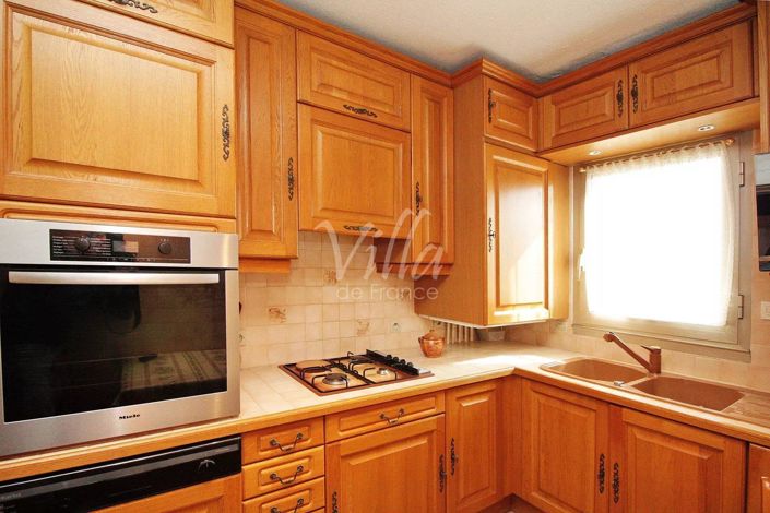 Image No.10-2 Bed Property for sale