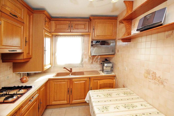 Image No.11-2 Bed Property for sale