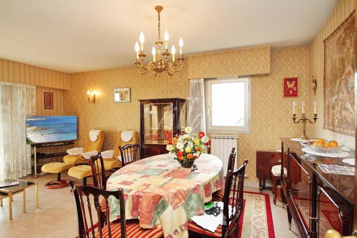 Image No.9-2 Bed Property for sale