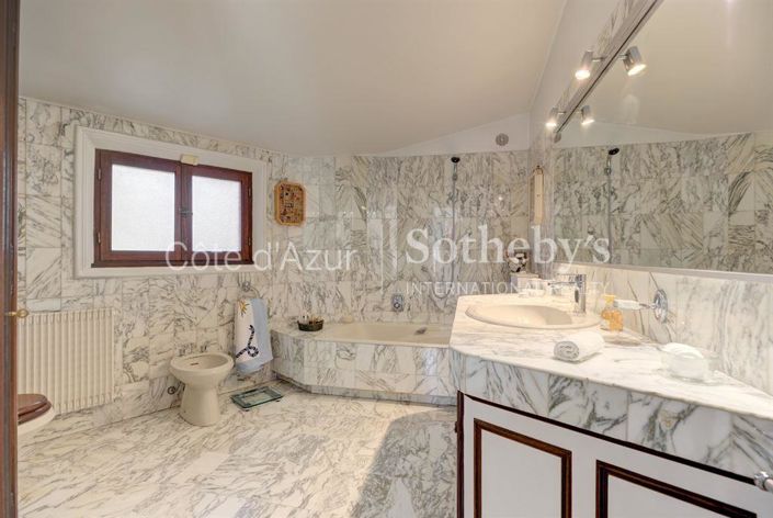 Image No.14-Propriété de 4 chambres à vendre à Cannes
