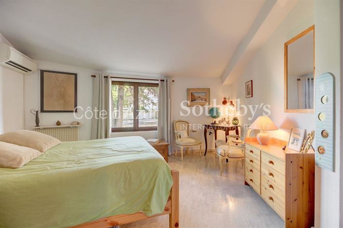 Image No.15-4 Bed Property for sale