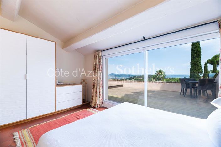 Image No.18-6 Bed House for sale