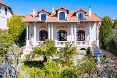 1 - Cannes, Property