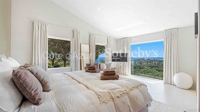 Image No.8-4 Bed Property for sale