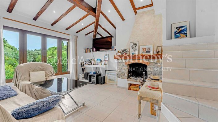 Image No.6-4 Bed House for sale