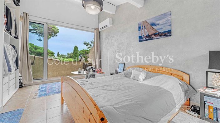 Image No.8-4 Bed House for sale