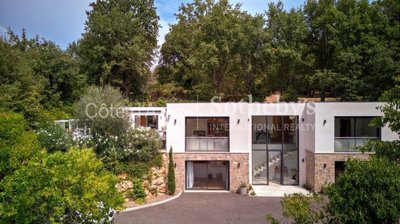 5 Bed Property for sale