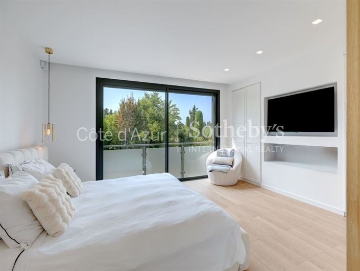 Image No.11-5 Bed Property for sale