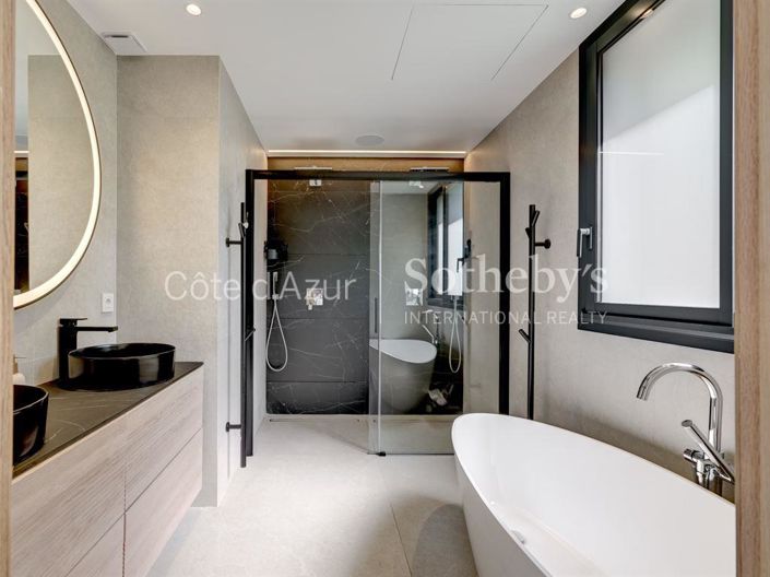 Image No.13-5 Bed Property for sale