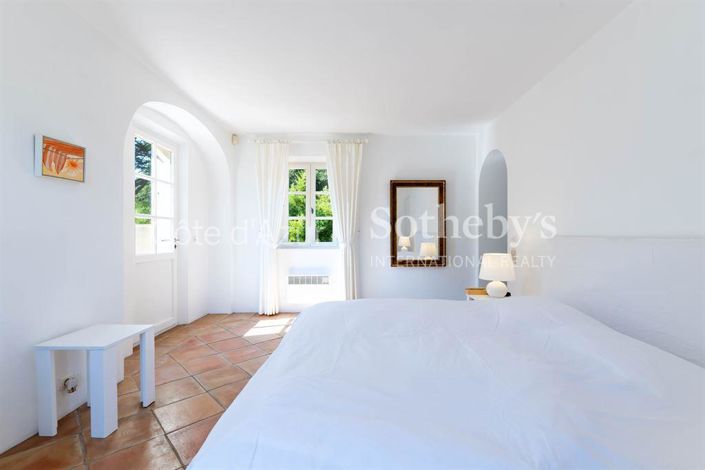 Image No.11-3 Bed House for sale