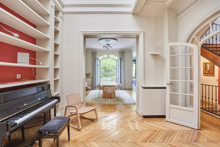 Image No.10-6 Bed House for sale