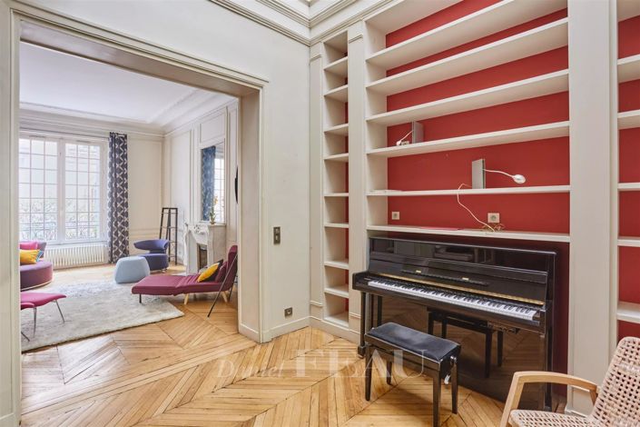 Image No.14-6 Bed House for sale