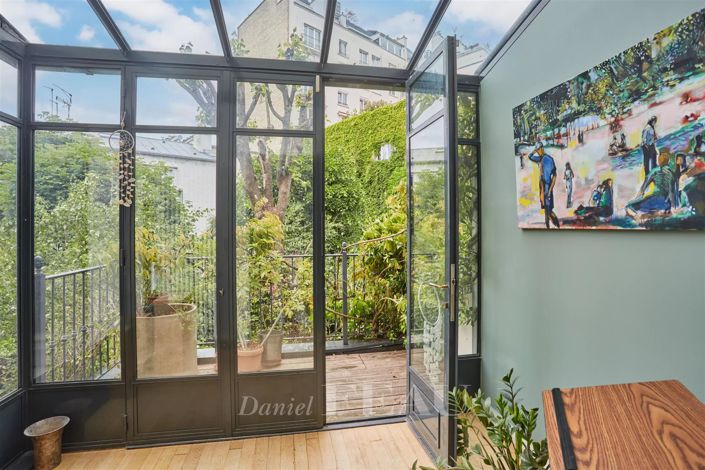 Image No.24-6 Bed House for sale