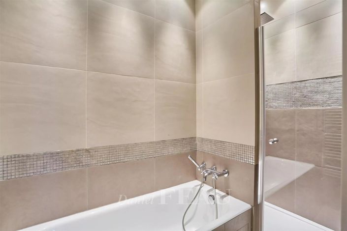 Image No.28-6 Bed House for sale