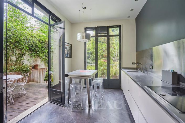 Image No.7-6 Bed House for sale