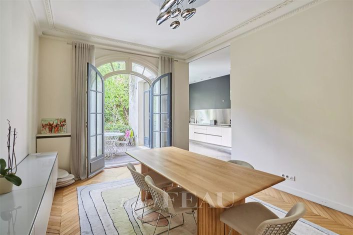 Image No.8-6 Bed House for sale