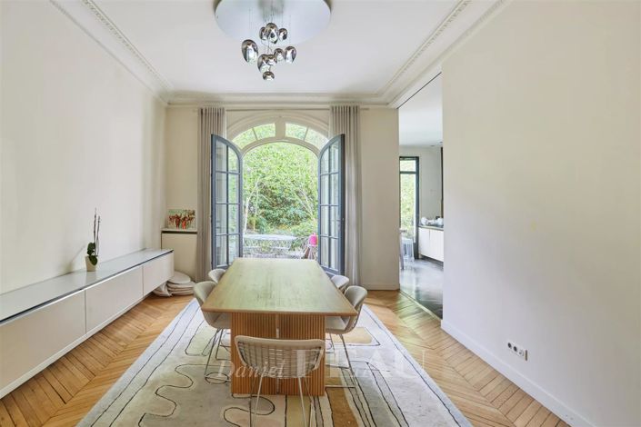 Image No.9-6 Bed House for sale