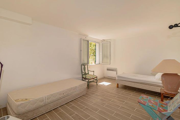 Image No.32-7 Bed House for sale