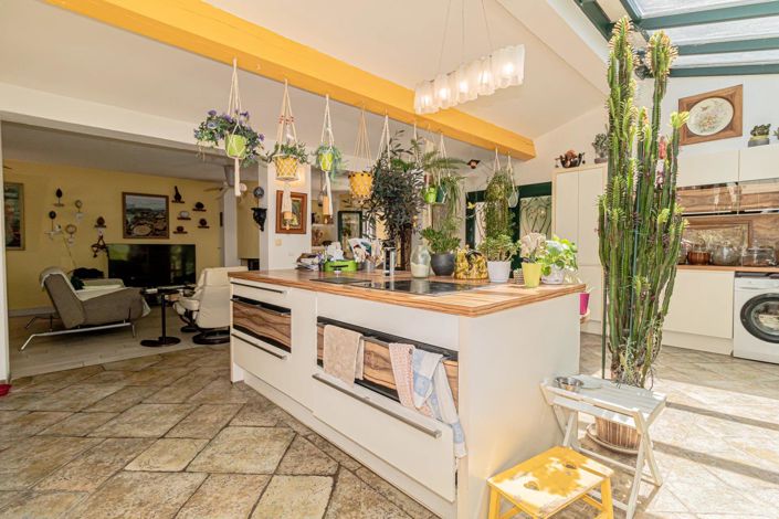 Image No.37-7 Bed House for sale