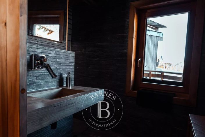 Image No.21-8 Bed Apartment for sale