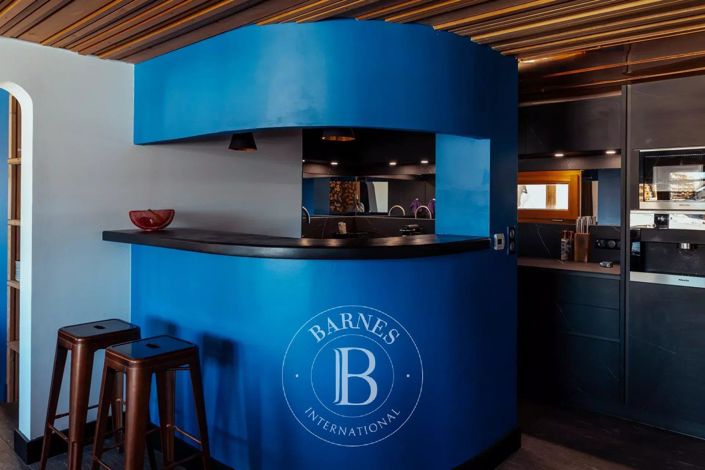 Image No.3-8 Bed Apartment for sale