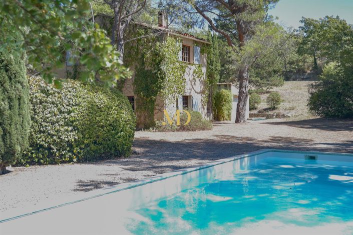 Bonnieux, House