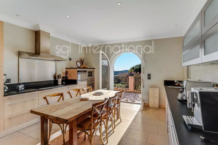 Image No.10-6 Bed House for sale