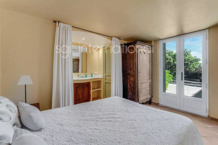 Image No.11-6 Bed House for sale