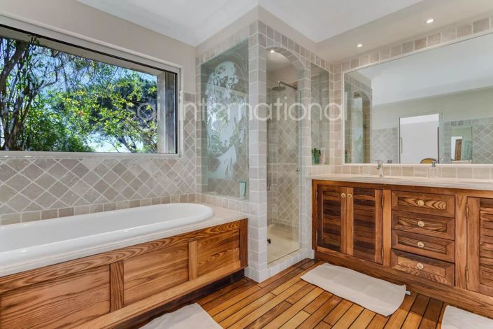 Image No.15-6 Bed House for sale