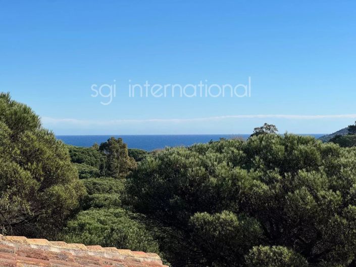 Image No.4-6 Bed House for sale