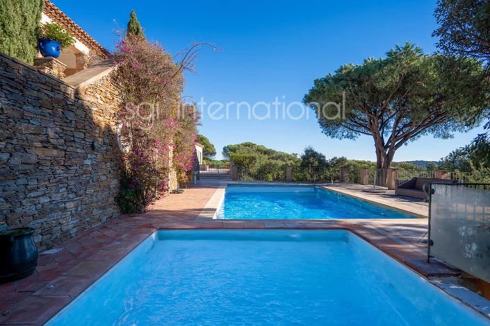 Image No.6-6 Bed House for sale