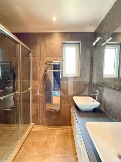 Image No.10-5 Bed House for sale