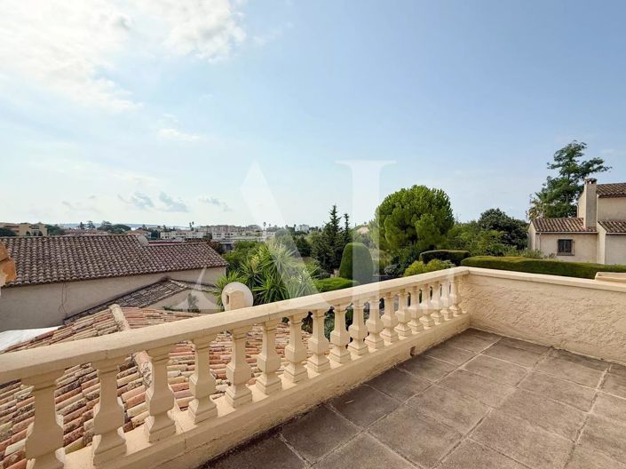 Image No.11-5 Bed House for sale