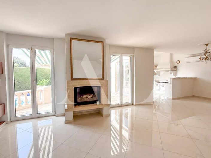 Image No.3-5 Bed House for sale