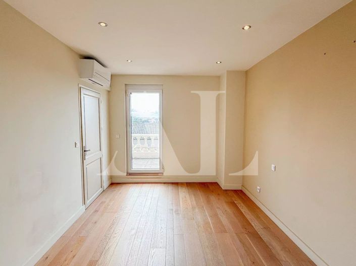 Image No.5-5 Bed House for sale