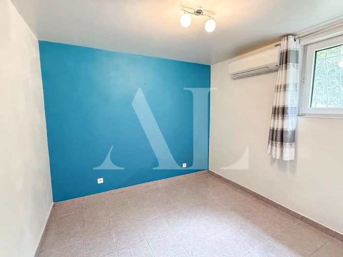 Image No.6-5 Bed House for sale