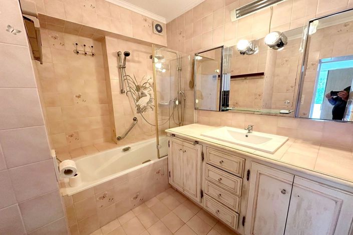 Image No.10-1 Bed Apartment for sale