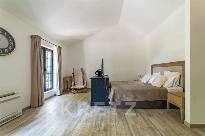 Image No.11-6 Bed Property for sale