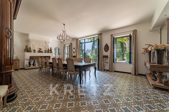 Image No.4-6 Bed Property for sale