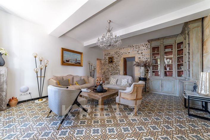 Image No.7-6 Bed Property for sale