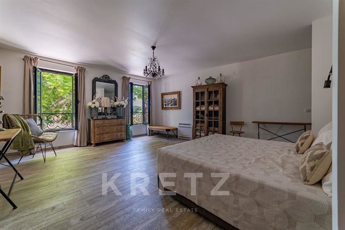 Image No.9-6 Bed Property for sale