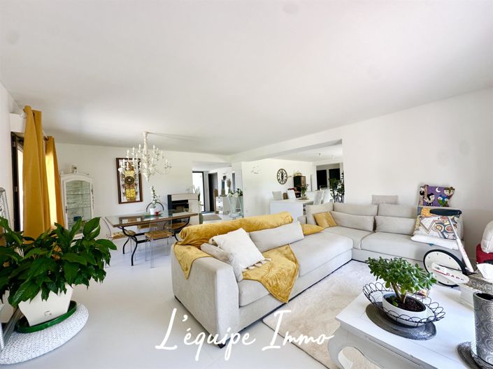 Image No.2-4 Bed House for sale