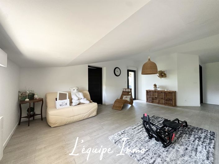 Image No.9-4 Bed House for sale