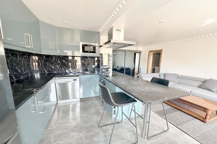 Image No.3-Appartement de 2 chambres à vendre à Cannes