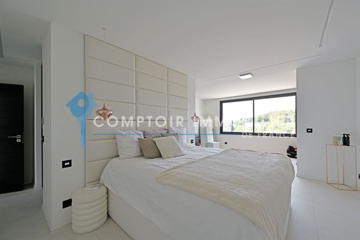 Image No.10-5 Bed House for sale