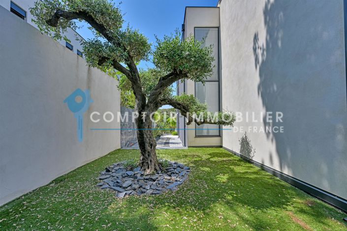 Image No.12-5 Bed House for sale