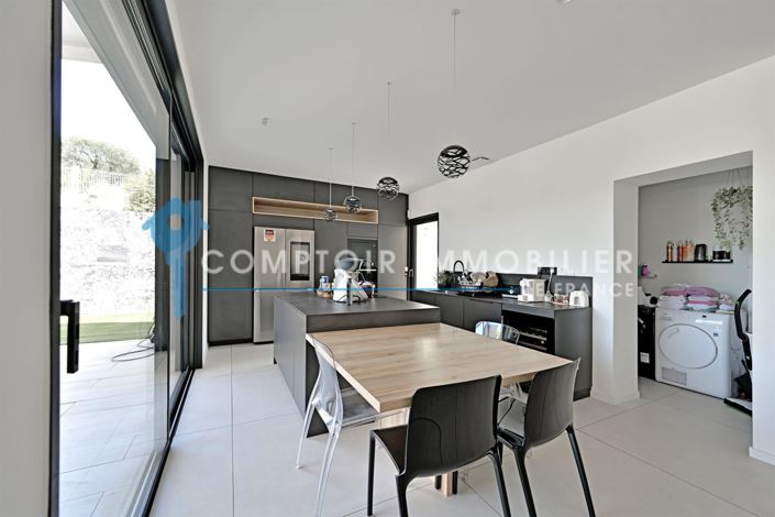 Image No.6-5 Bed House for sale